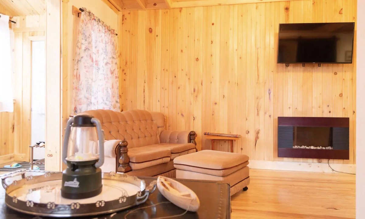 Coleman Cabin | C5 - Cozy Lakeside Cottage in Temiskaming Shores