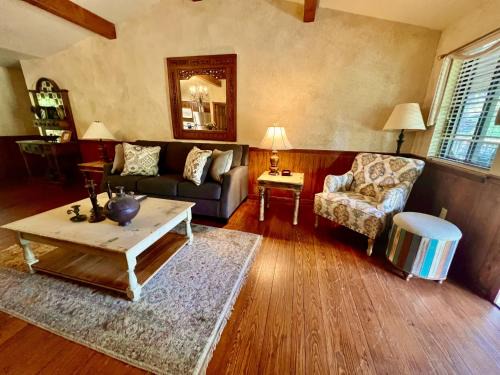 Mount Ida House | C7 - Lake view three bedroom, three bath cottage with hot tub overlooking Lake Ouachita