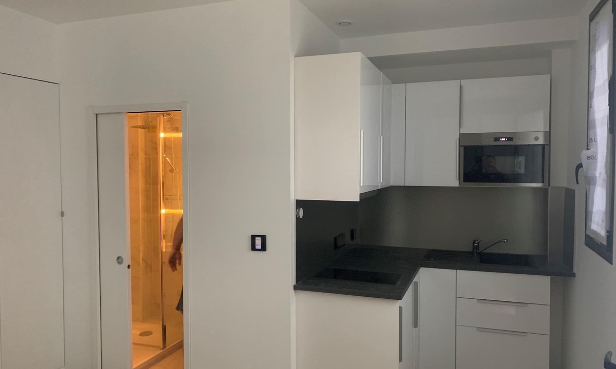 15th Arrondissement Apartment | C9 Mini Studio Design 175Blo-Paris Convention