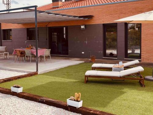 Oyon House | Cañada Las Abejas