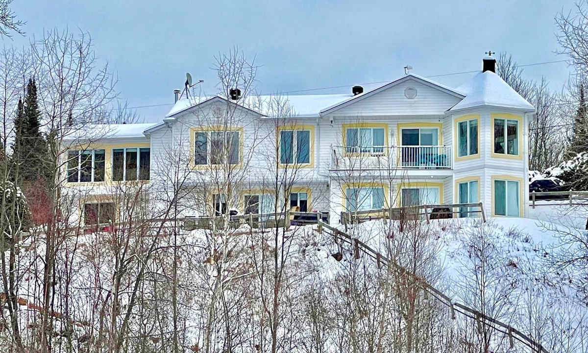 Ferme-Neuve Apartment | Unit A - 3 Bedrooms Private/Beachfront/Kayaks,/Starlink Internet