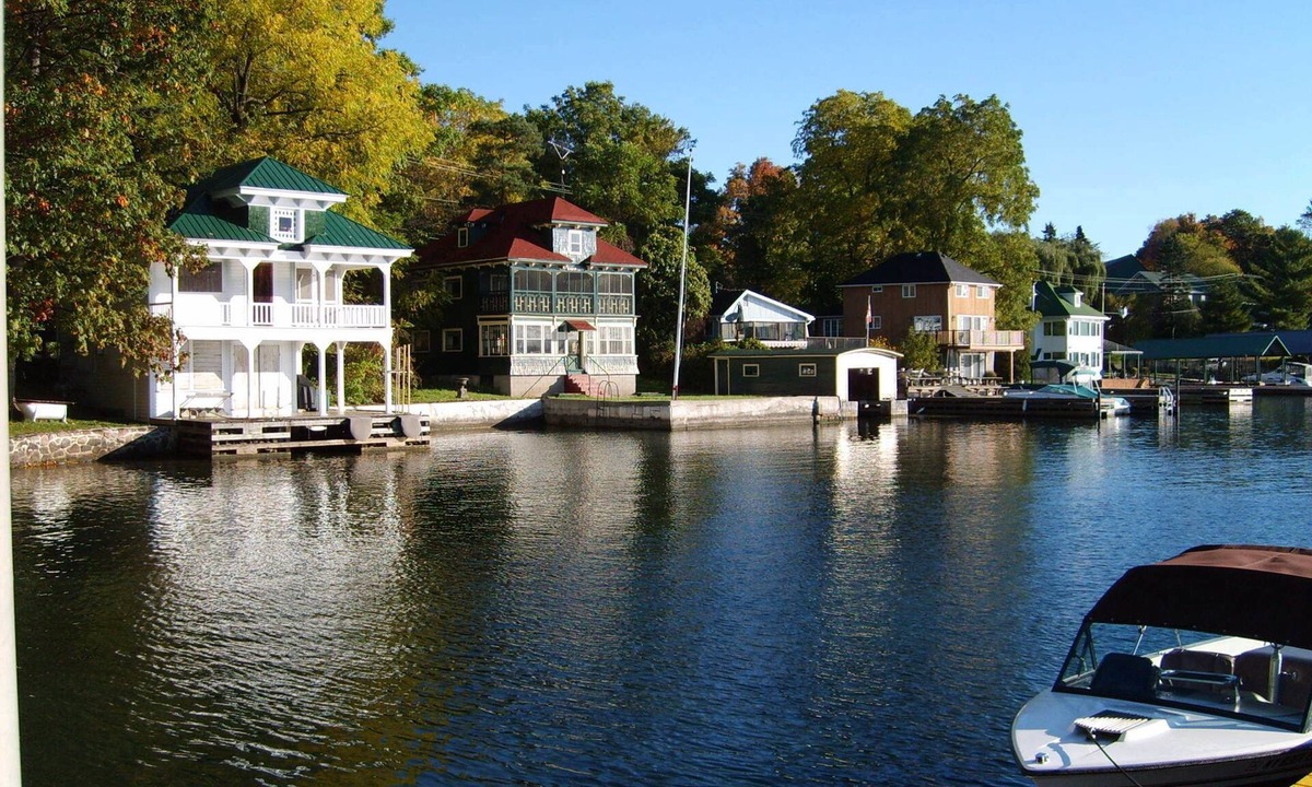 Ivy Lea Hotel | Capricorn Motel Royale Thousand Islands