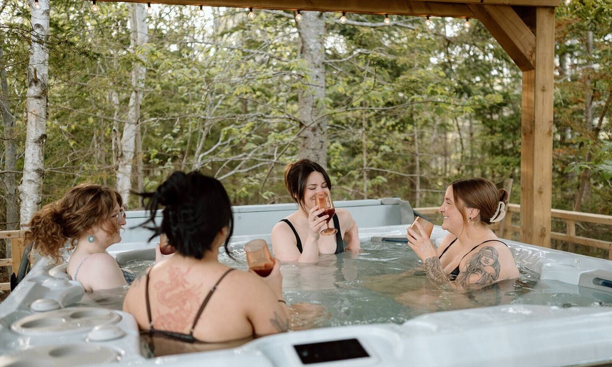 Salmon River Road House | Pine Cottage - HOT TUB |Kayaks | Swimming
