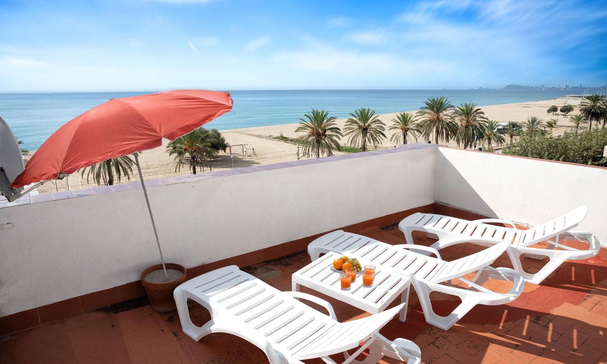 Masnou House | CA L'ORTÍ - BIG HOUSE FOR 14, TWO STEPS FROM THE BEACH AND 15 MIN FROM BARCELONA