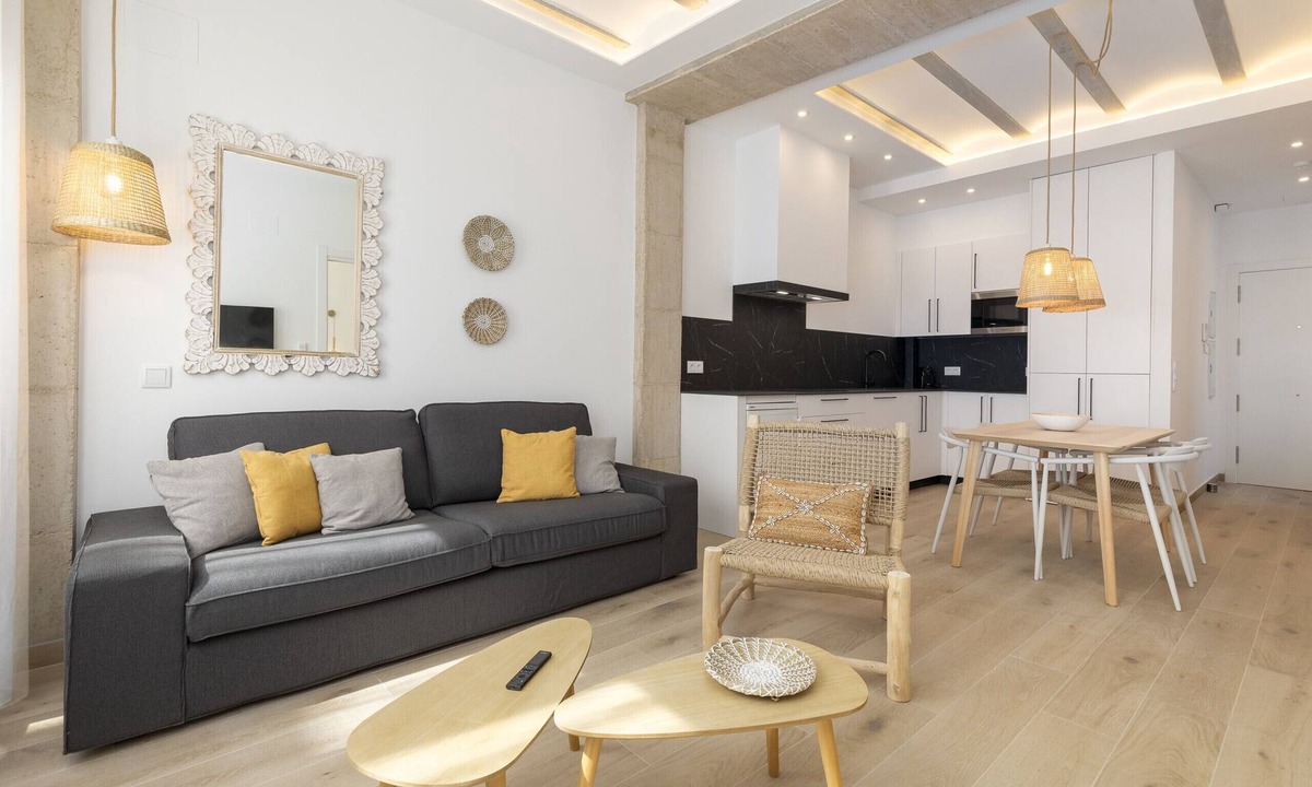 El Cabanyal Apartment | Ca La Leni Beach II. WiFi + Air Conditioned