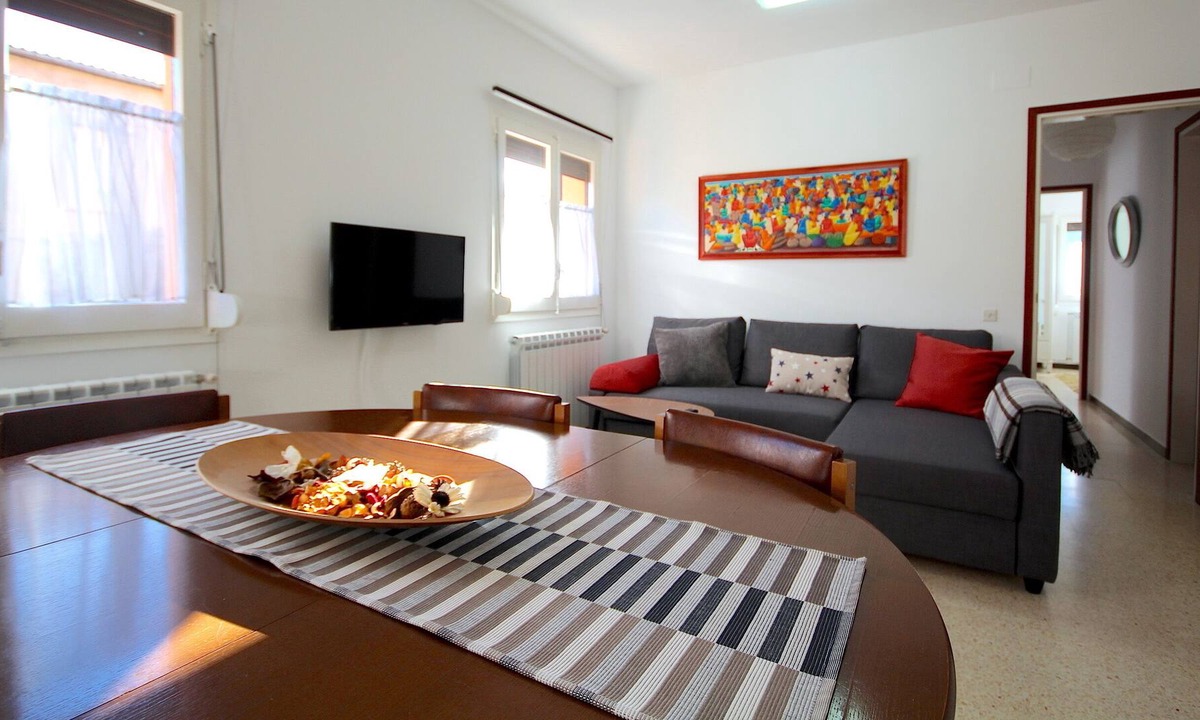 Salas de Pallars Apartment | Ca La Lluisa - holiday apartment