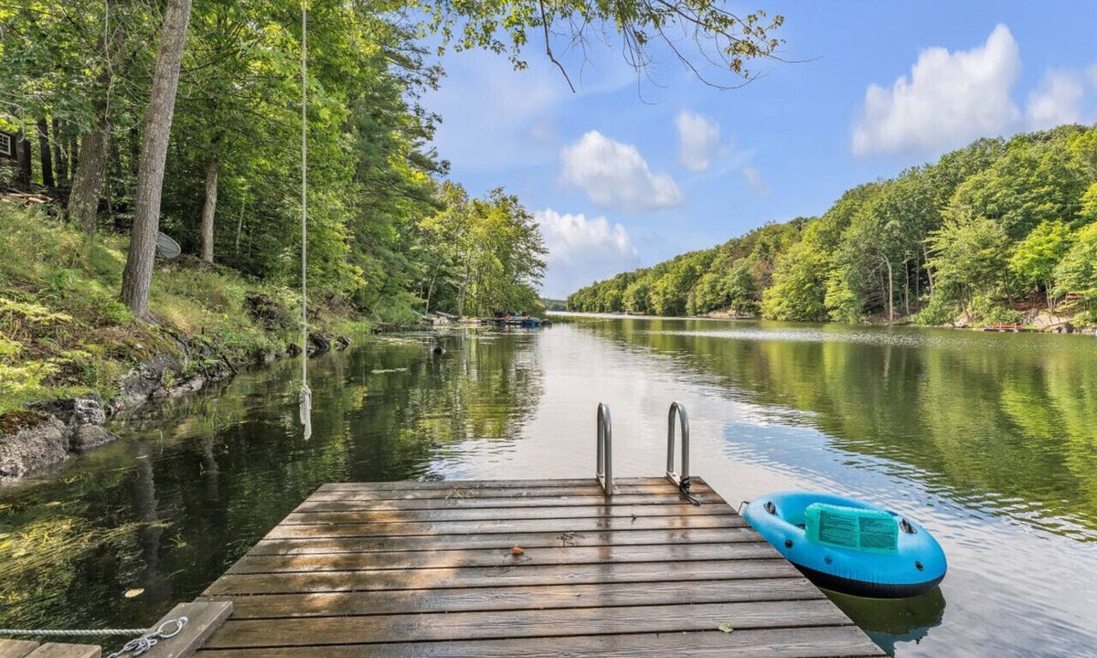 Lyndhurst Cottage | Black Rapids Retreat | Waterfront Cozy Cottage