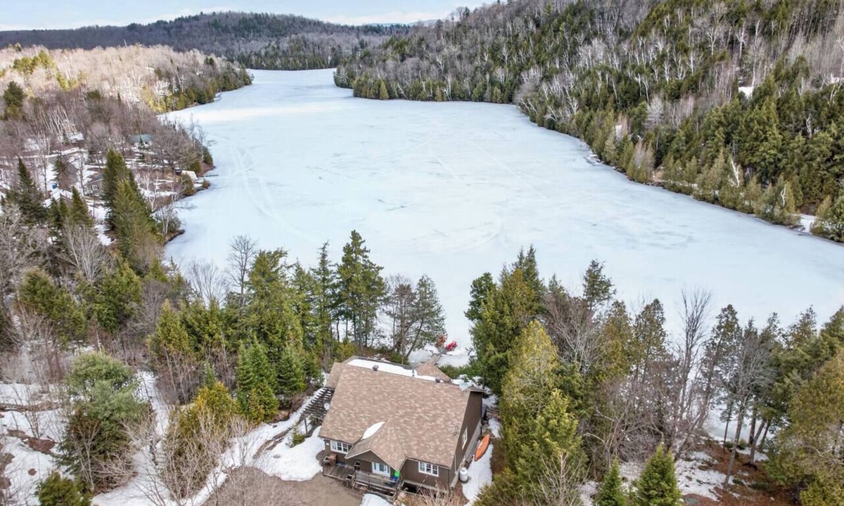 Wentworth-Nord House | Chalet Flora | HotTub | Lake | Kayaks & Paddle SUP