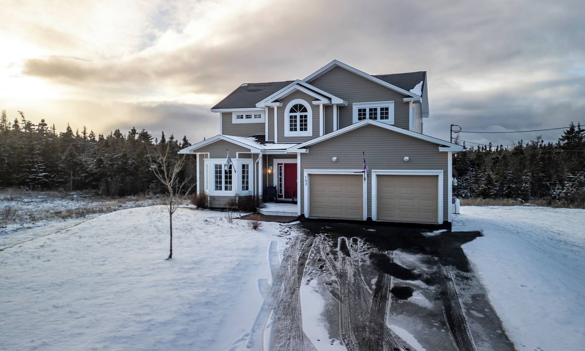 Logy Bay-Middle Cove-Outer Cove House | Franklin House - Large Executive 5 Bedroom Home