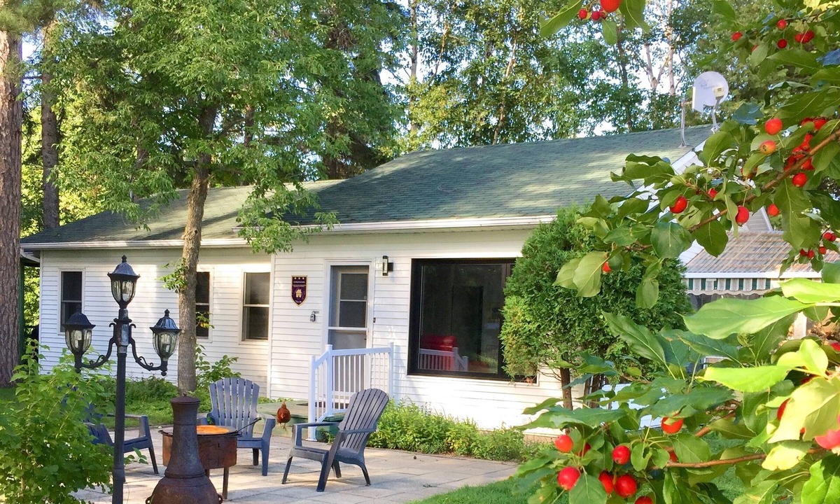 Lac-Saint-Jean-Est Regional County Municipality Ski Chalet | Waterfront Chalet du Havre, 4 bedrooms, 2 bathrooms, covered terrace!