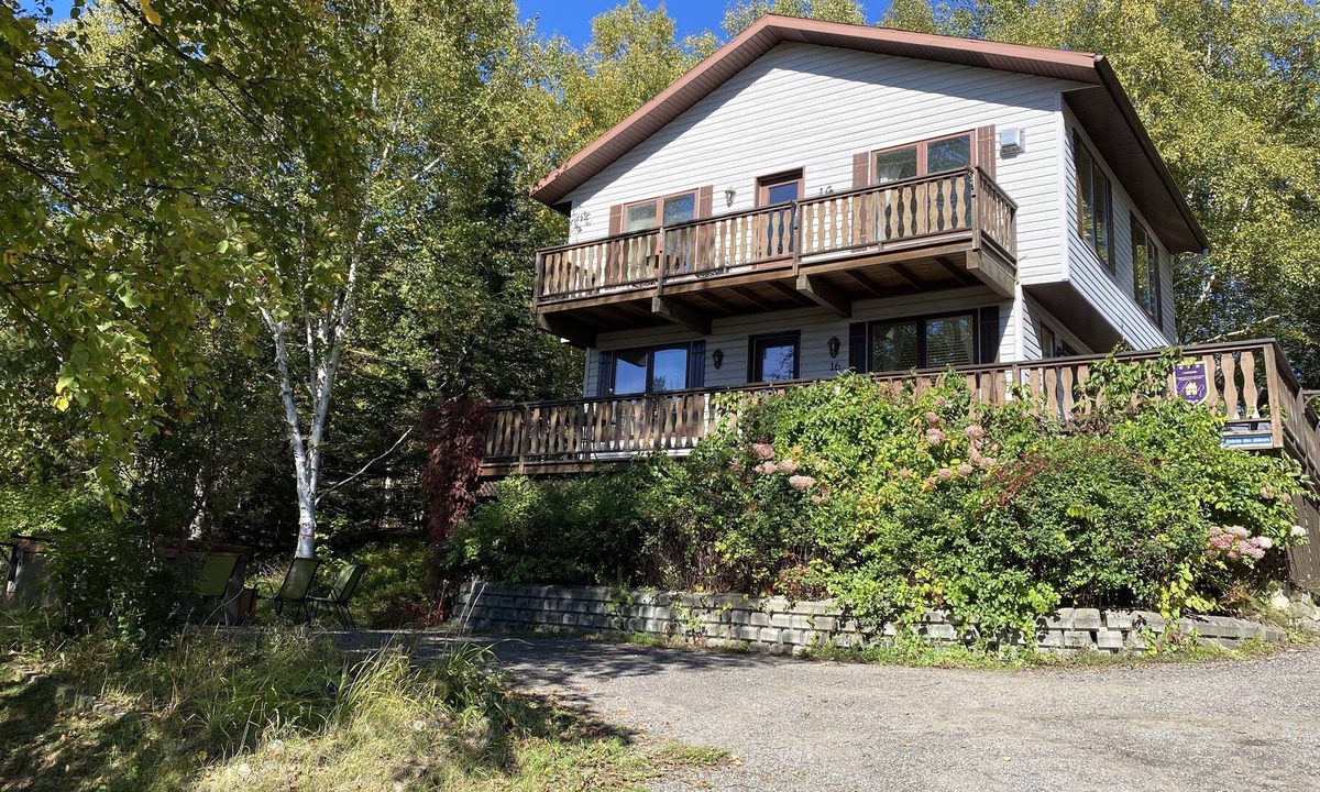 Petite-Riviere-Saint-Francois House | House