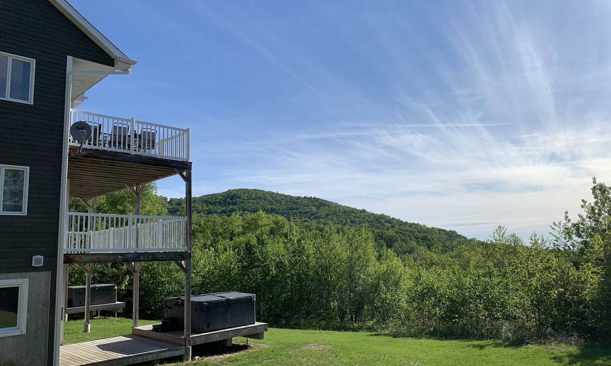 Petite-Riviere-Saint-Francois Ski Chalet | L'Éveil du fleuve. Détente, Spa, nature et ski.