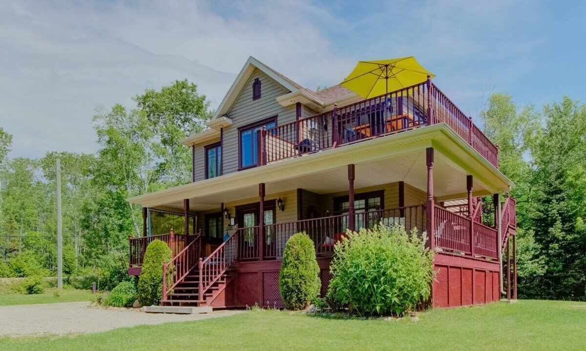 Petite-Riviere-Saint-Francois Ski Chalet | L'Escapade - Spa, billard & foyer