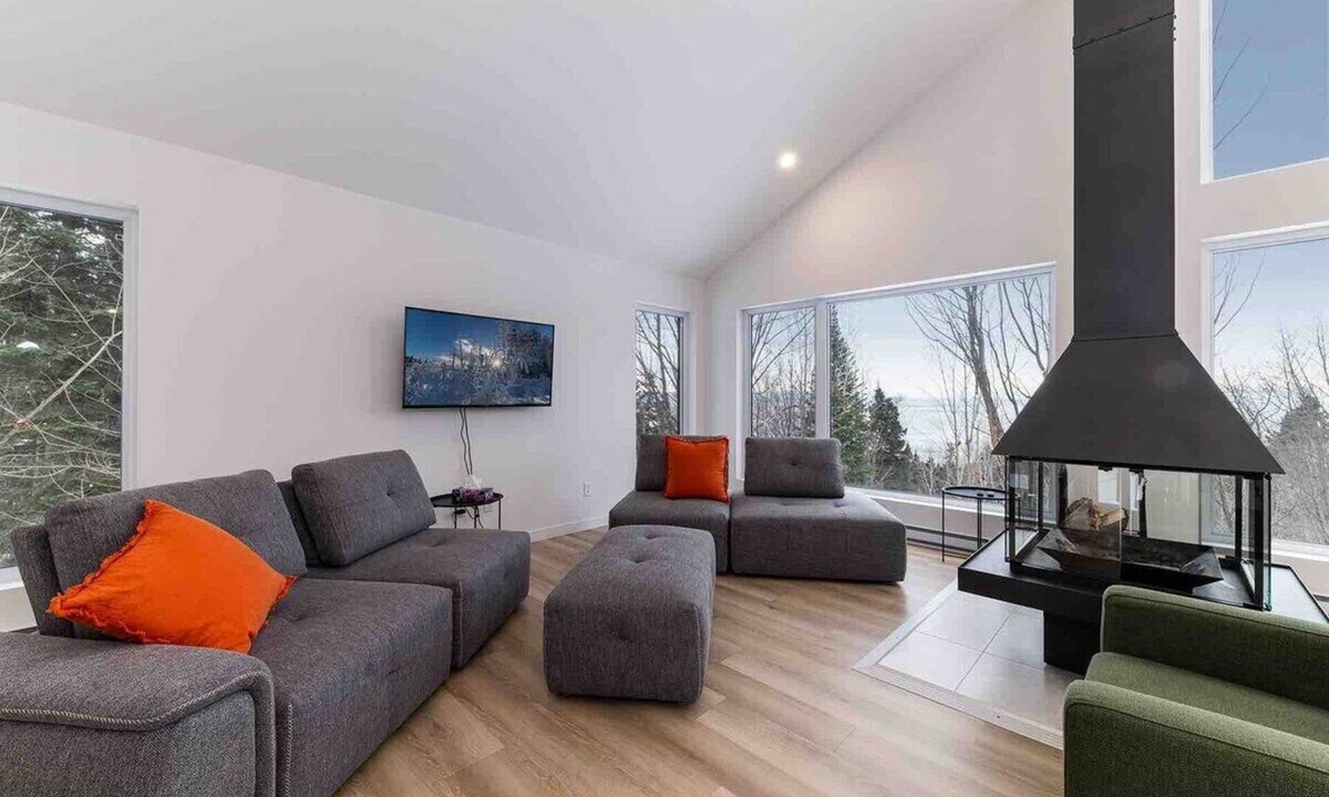 Petite-Riviere-Saint-Francois Ski Chalet | Le Chaleureux 61: River & Mountain Views