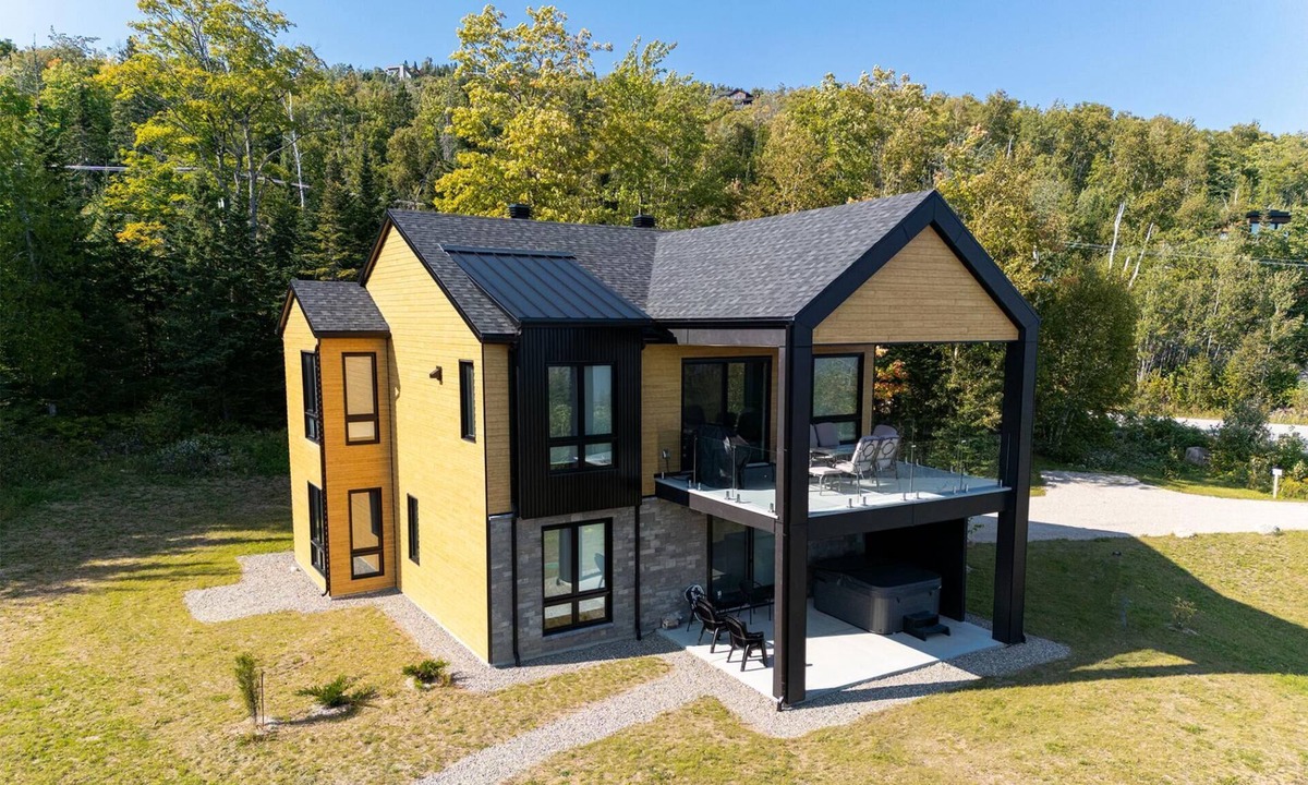 Petite-Riviere-Saint-Francois Ski Chalet | Vigie du St-Laurent 86: Stunning Views & Hot Tub