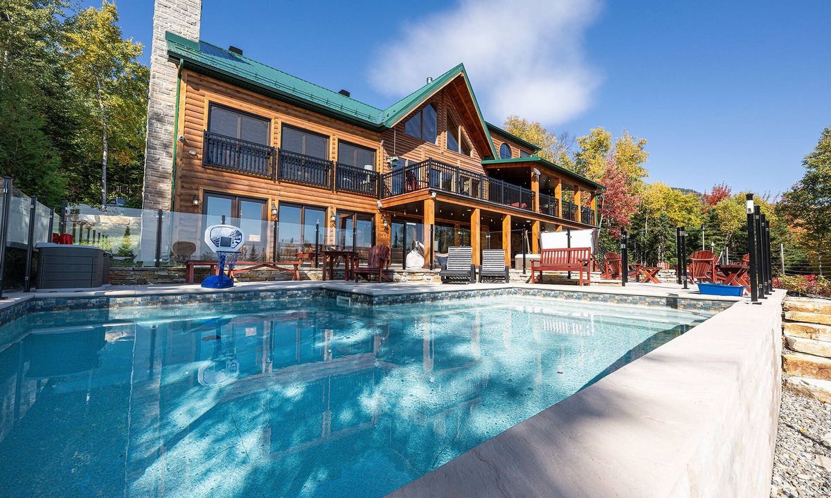 Petite-Riviere-Saint-Francois Ski Chalet | Spa offering a breathtaking panorama
