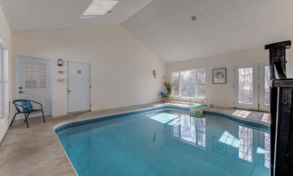 Petite-Riviere-Saint-Francois House | Swimming pool, spa and view of the St Lawrence River!