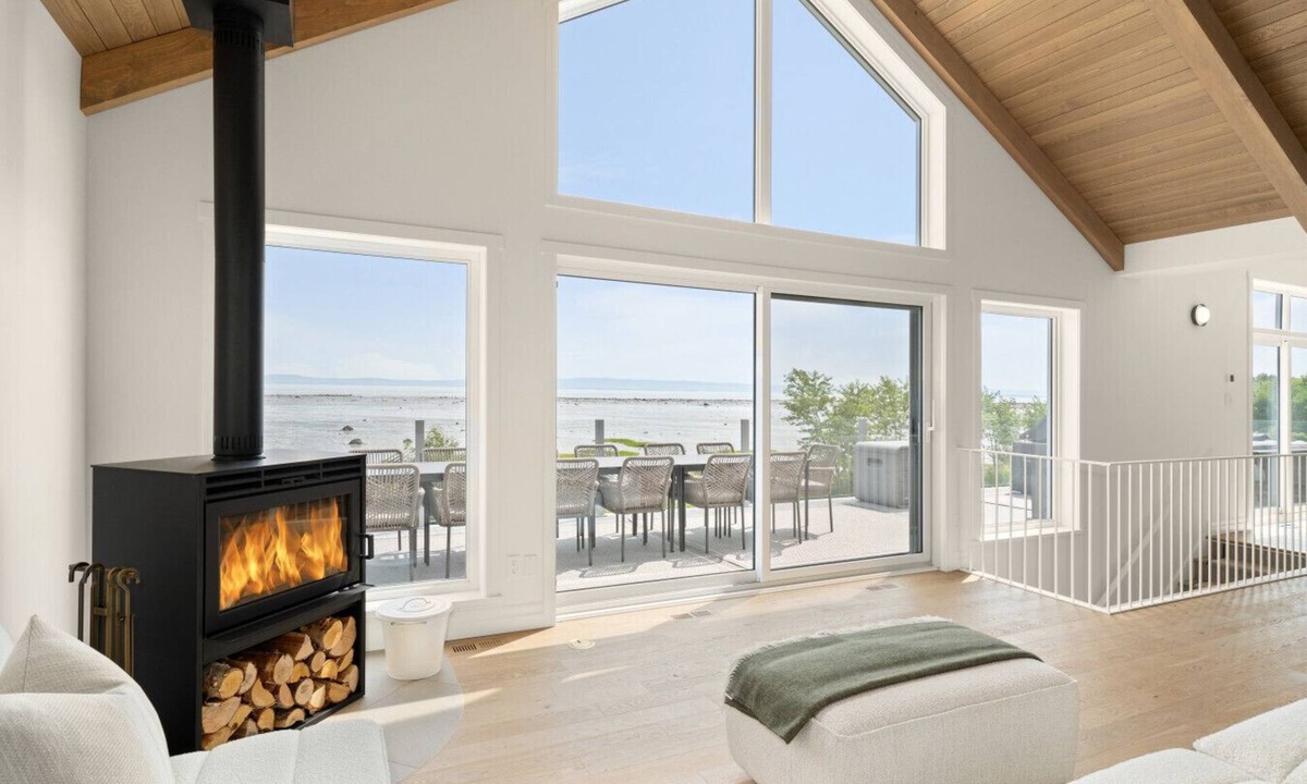 Petite-Riviere-Saint-Francois House | Spectacular Saint Lawrence River Views