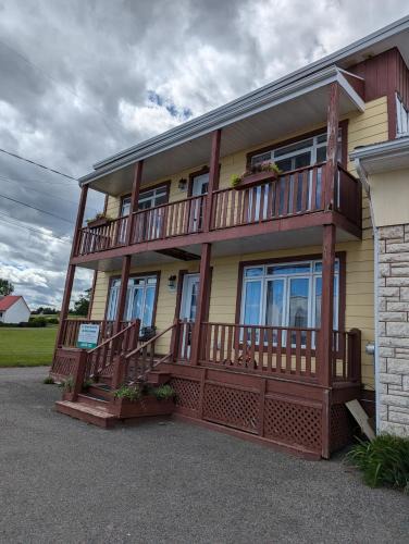 St-Francois-de-l'Ile-d'Orleans Apartment | Les Appartements de Belle-Maman