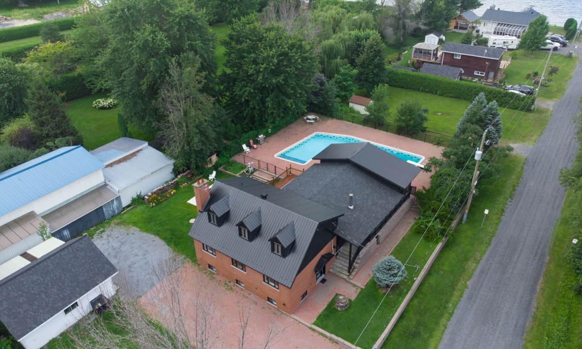 Noyan House | Le Noyan un Paradis - Heated swimming pool opens May 15, 2026 and closes Sept. 7, 2026