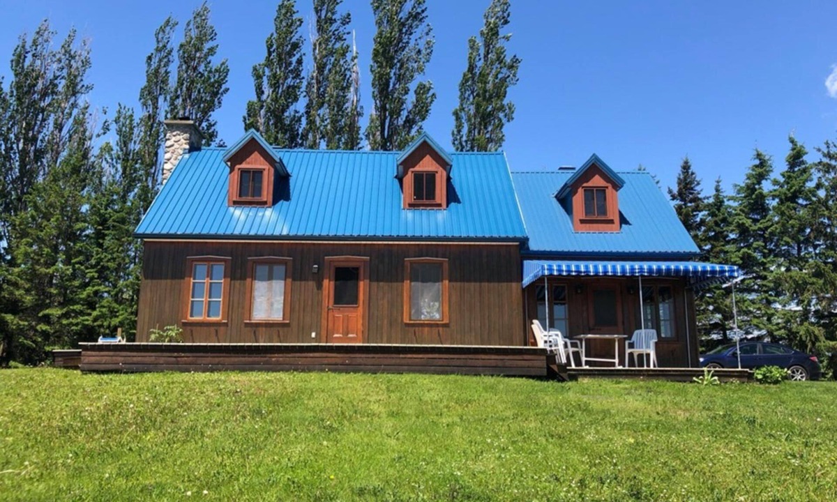 Saint-Laurent-de-l'ile d'Orleans House | The river house in the fields