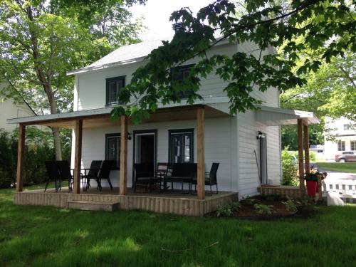 Saint-Laurent-de-l'ile d'Orleans Ski Chalet | La Maison du Cultivateur
