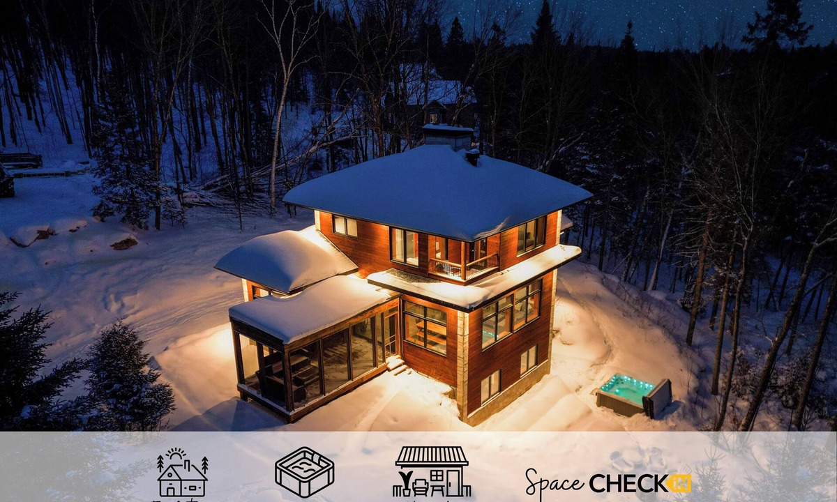 Ste-Lucie-des-Laurentides Ski Chalet | Chalet de l'Artisan | 4Season Spa | Alpine Skiing | Fireplace | BBQ | Boardgames