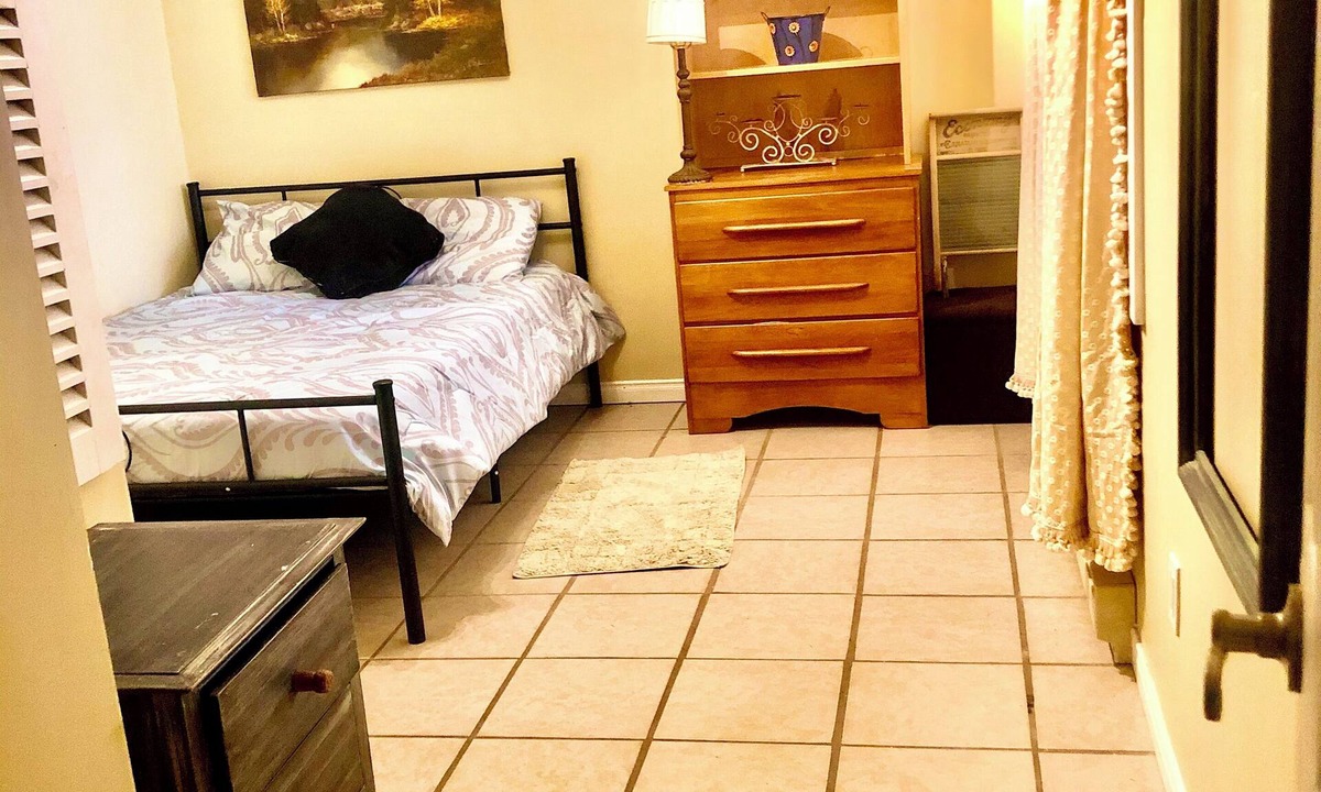 Sainte-Marguerite-du-Lac-Masson Apartment | Bright Lakeside 1 Bedroom Studio Across from Lac Masson - Trails & Village