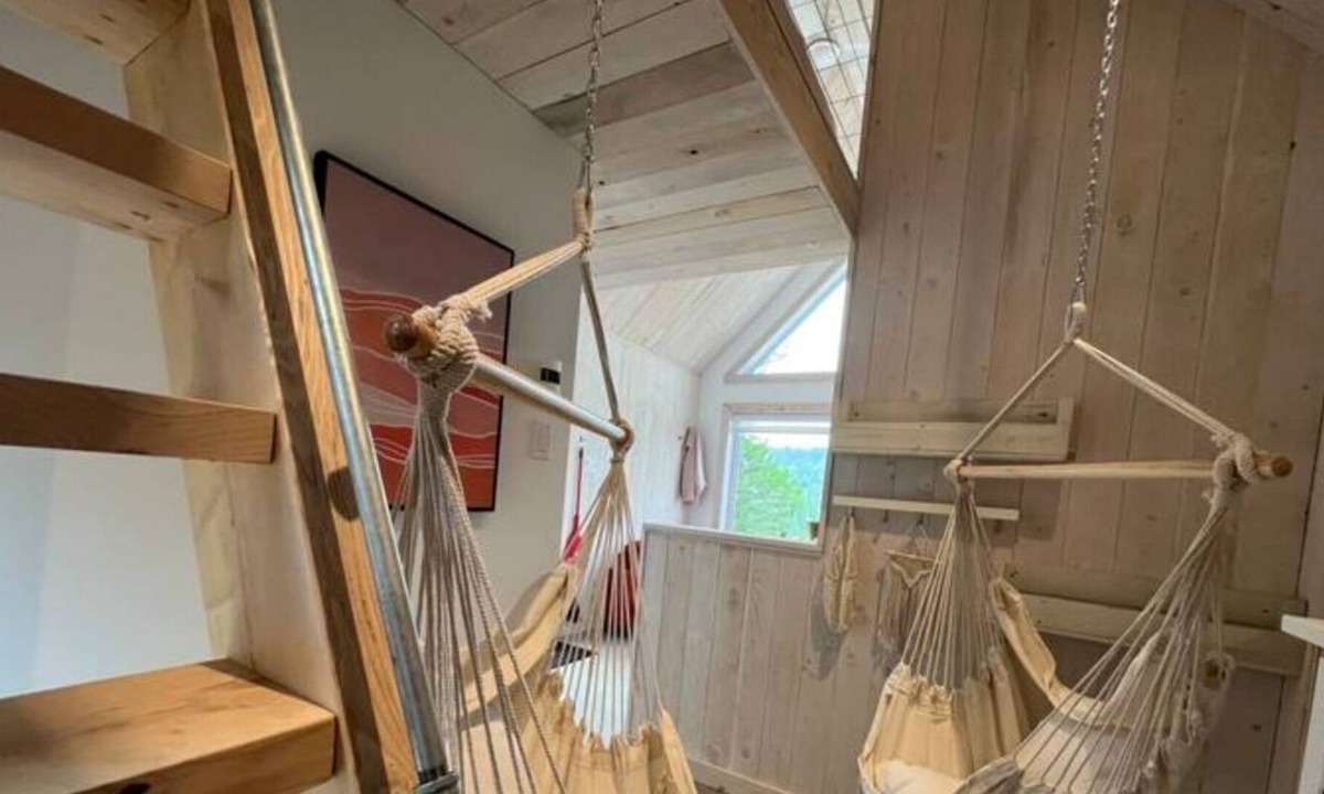 Sainte-Marguerite-du-Lac-Masson Cabin | Vrbo Property