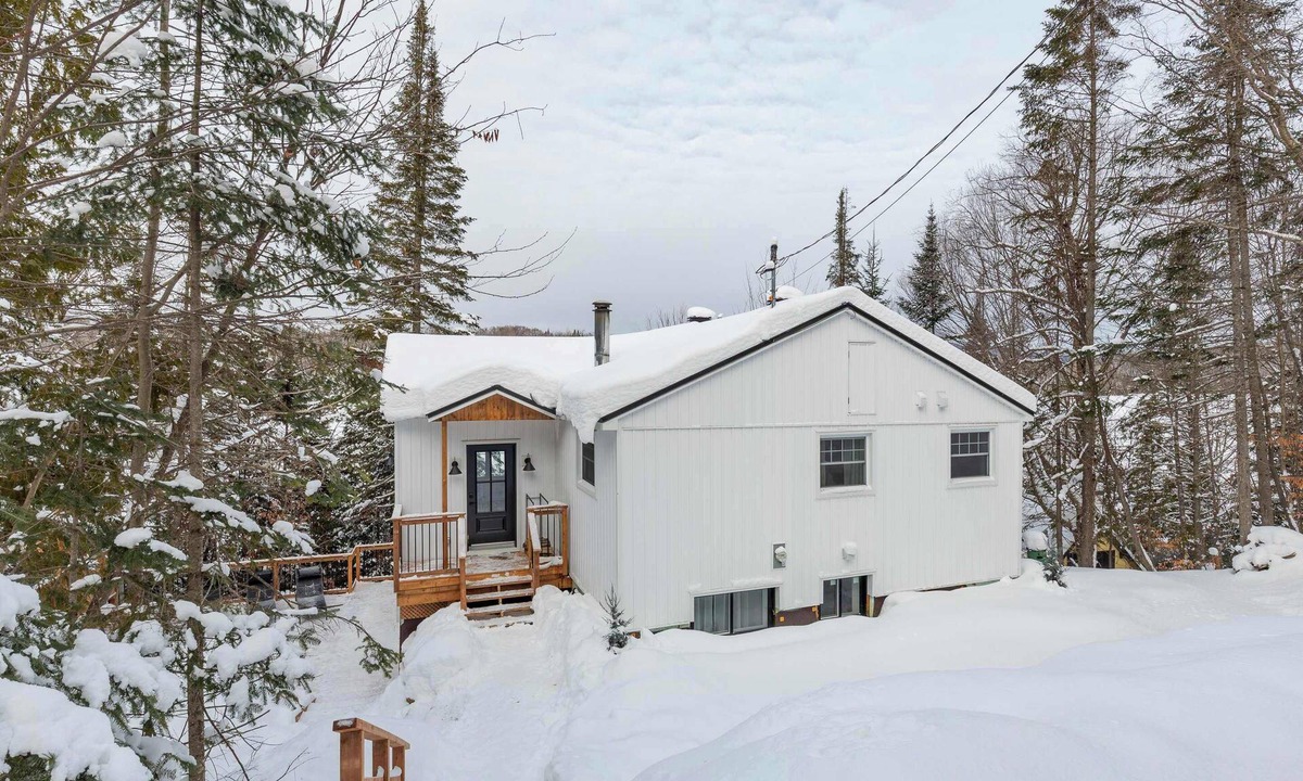 Sainte-Marguerite-du-Lac-Masson Ski Chalet | Waterfront & Nature | Chalet Lac Clair