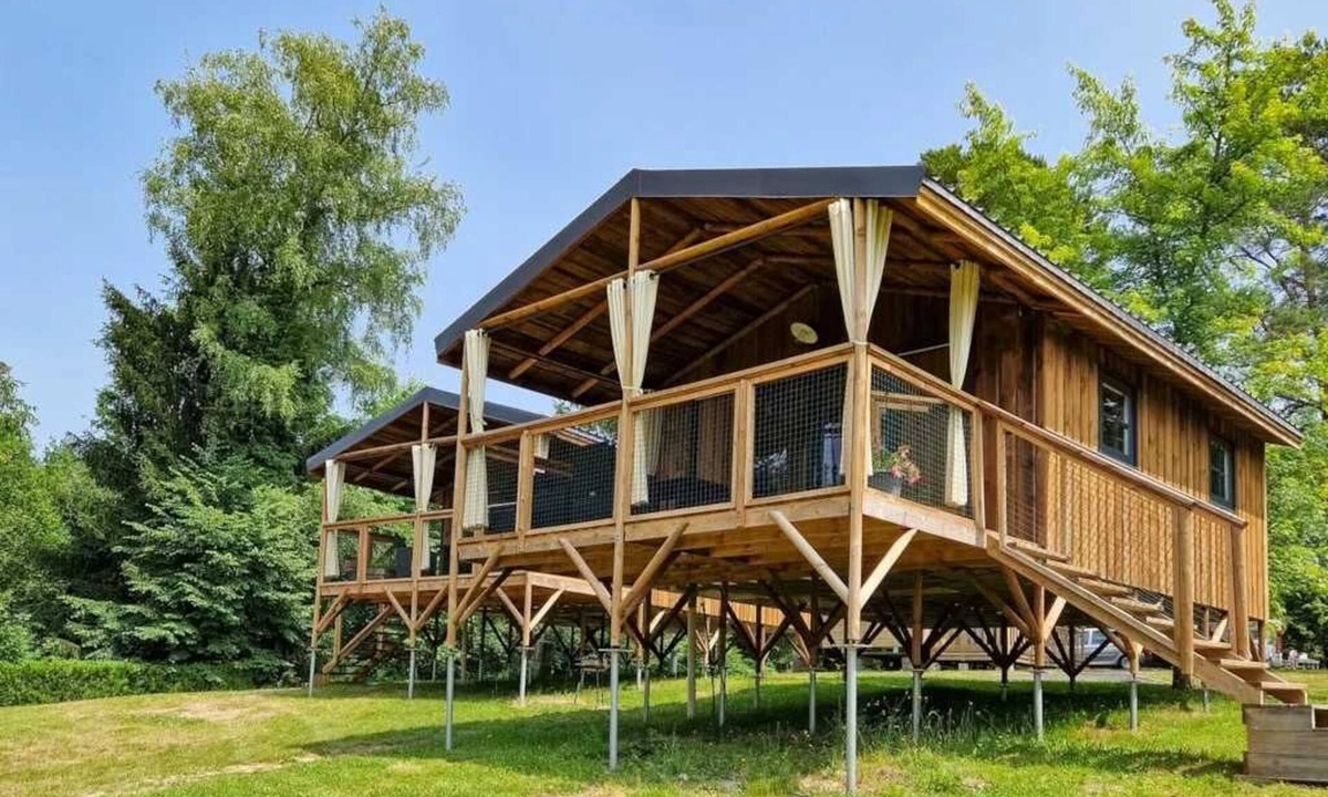 Marcillac-la-Croisille Cabin | Cabane 3 étoiles - Piscine - eeiiff
