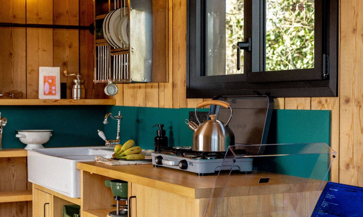 Saint-Leonard-des-Bois Ski Chalet | Cabane Bon Air 3 Bedrooms