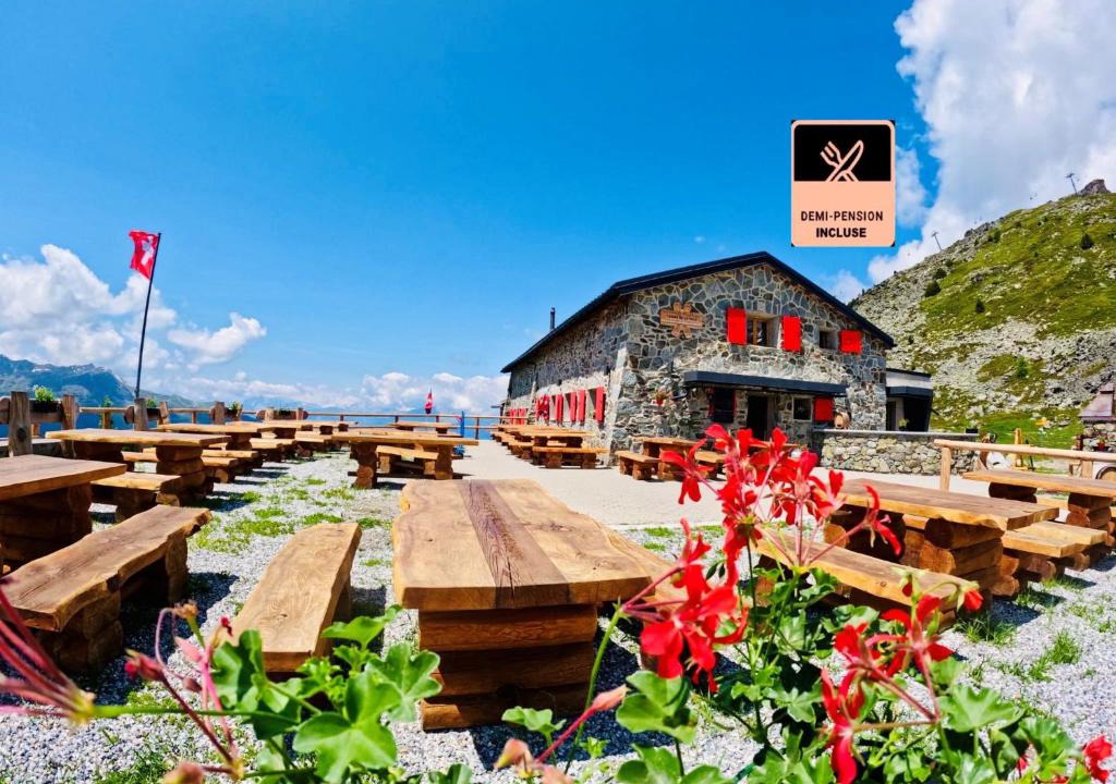 Lauenen Bei Gstaad Hostel | Cabane Bella-Tola
