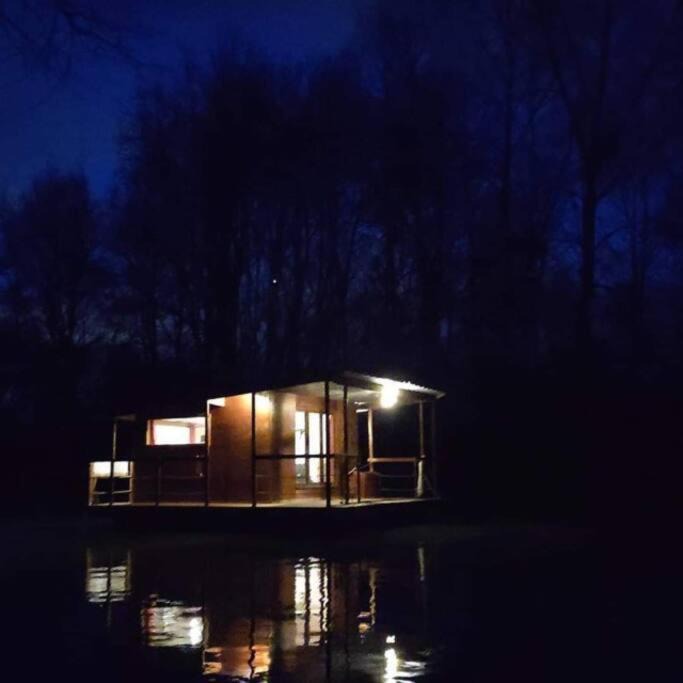Pont-de-Ruan Ski Chalet | Cabane flottante idyllique pour pêche ou repos