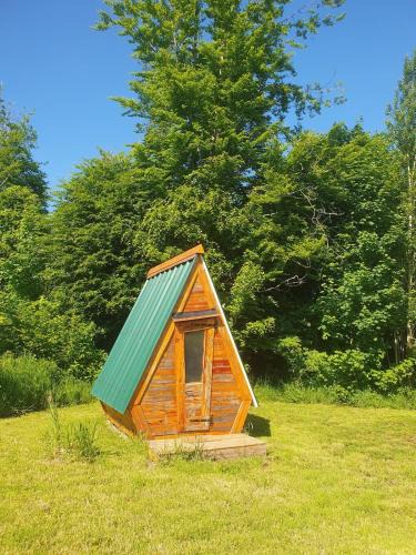 Pluherlin Ski Chalet | Cabane insolite La Goupil - Proche Rochefort-en-Terre