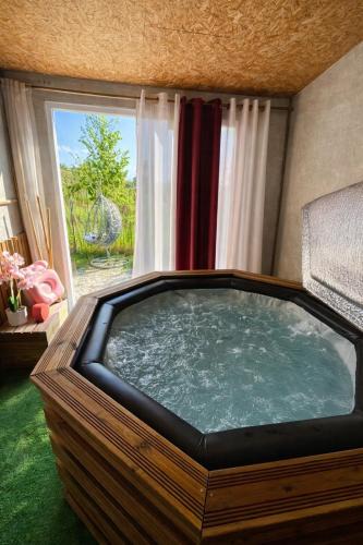 Montpouillan Other | Cabane insolite & Spa privatif
