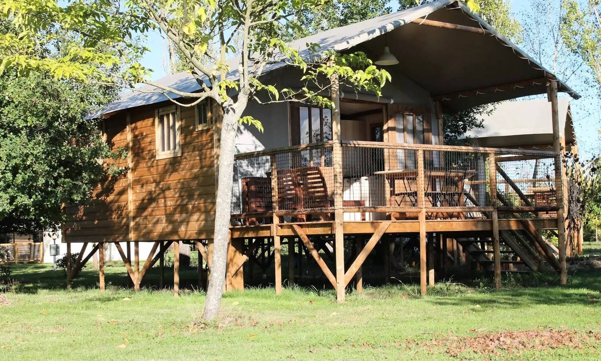 Le Temple-sur-Lot Cabin | Cabane Lodge (unusual 2017) sleeps 5