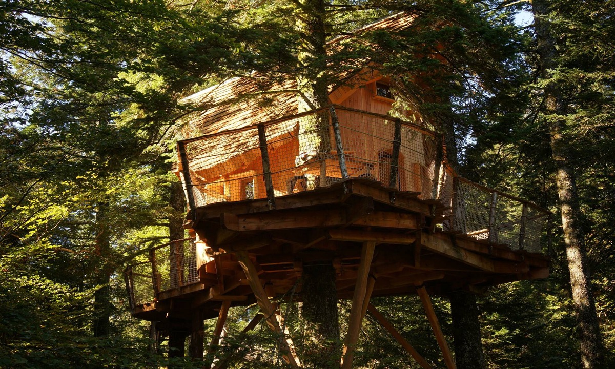 La Tour-dʼAuvergne Cabin | Cabane Meïzou Matà tree house