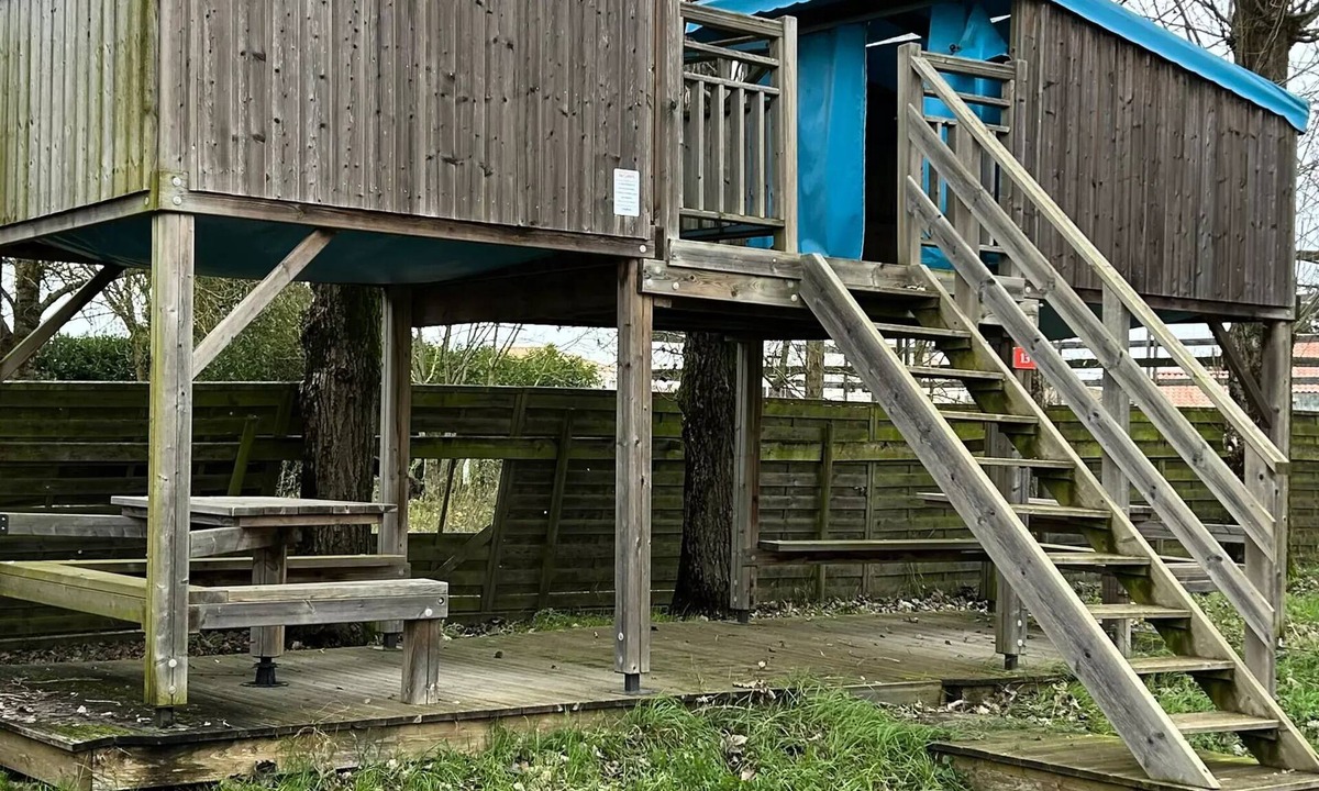 Saint-Michel-en-l'Herm Cabin | Cabane Pilotis 4 persons