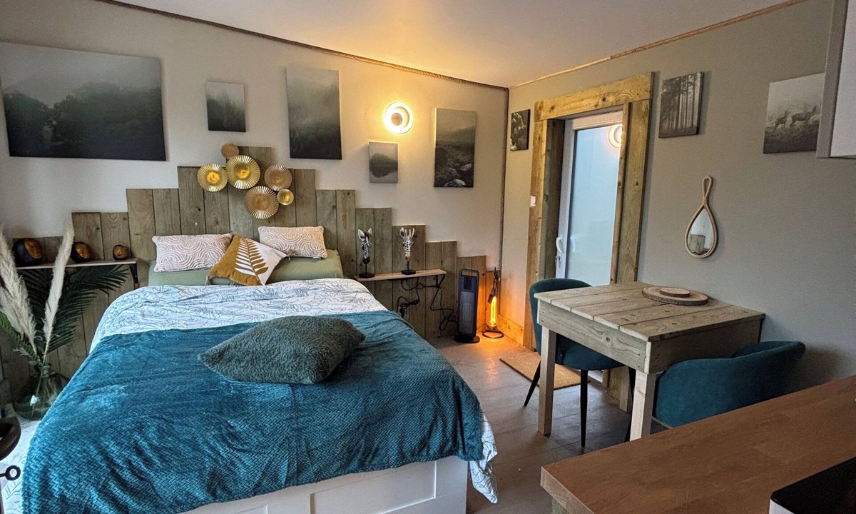 Saint-Simeon Cabin | Cabane sur l'eau