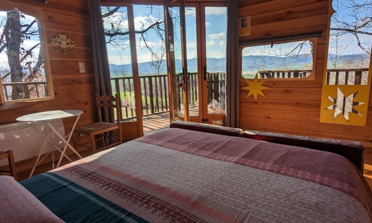 Saint-Victor-Rouzaud Cabin | Cabanes Sainte Camelle