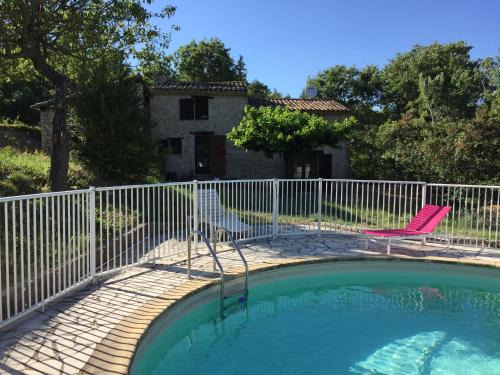 Vacheres House | Cabanon provençal en pierre entouré de lavandes