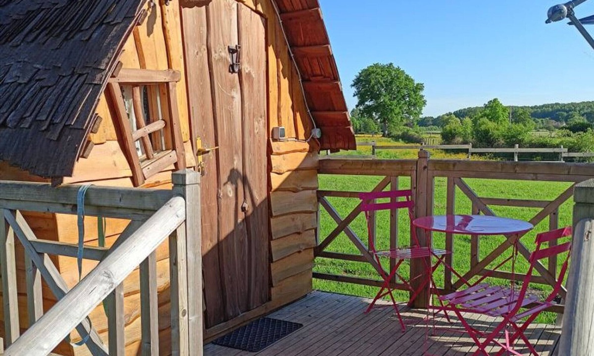 Cerans-Foulletourte House | Cabin with private jacuzzi and farm access