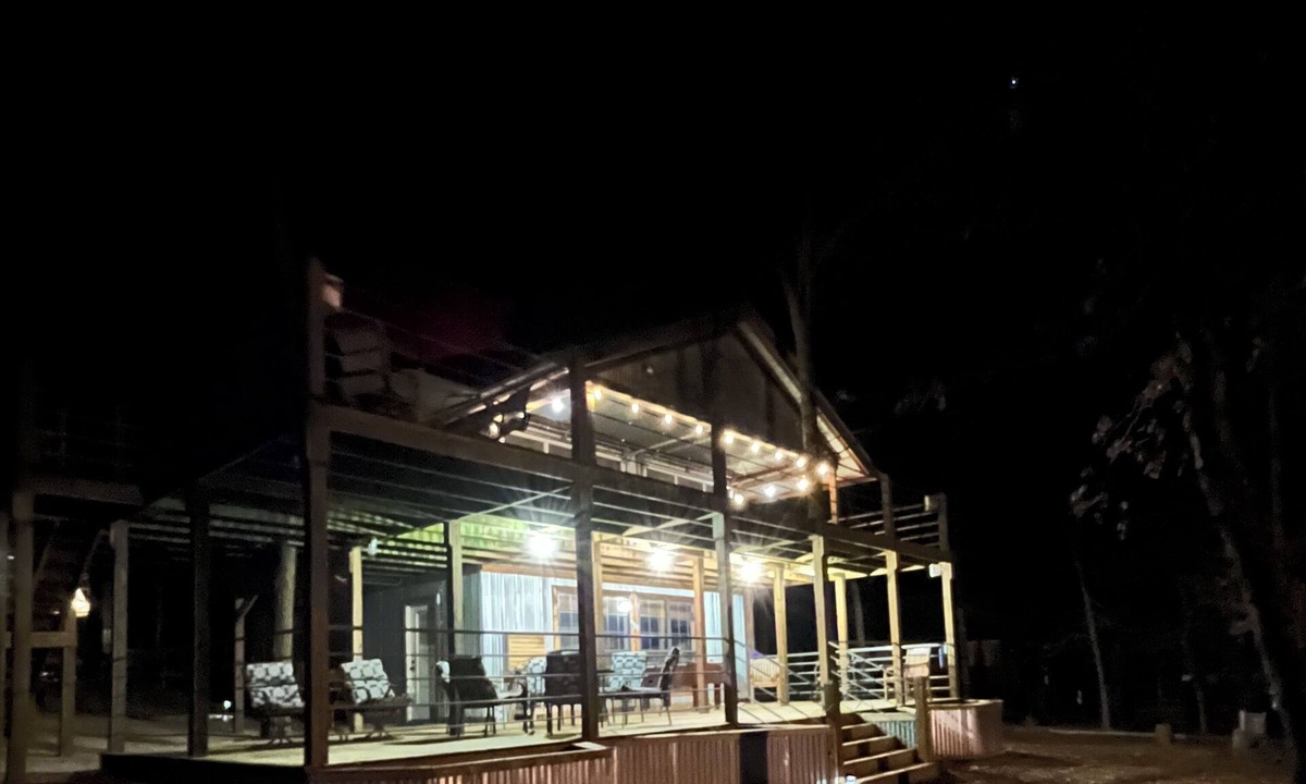 Vian Cabin | Cabin 1, AKA The Treehousen 1 bedroom and a loft. 2 bathrooms. nSleeps 5