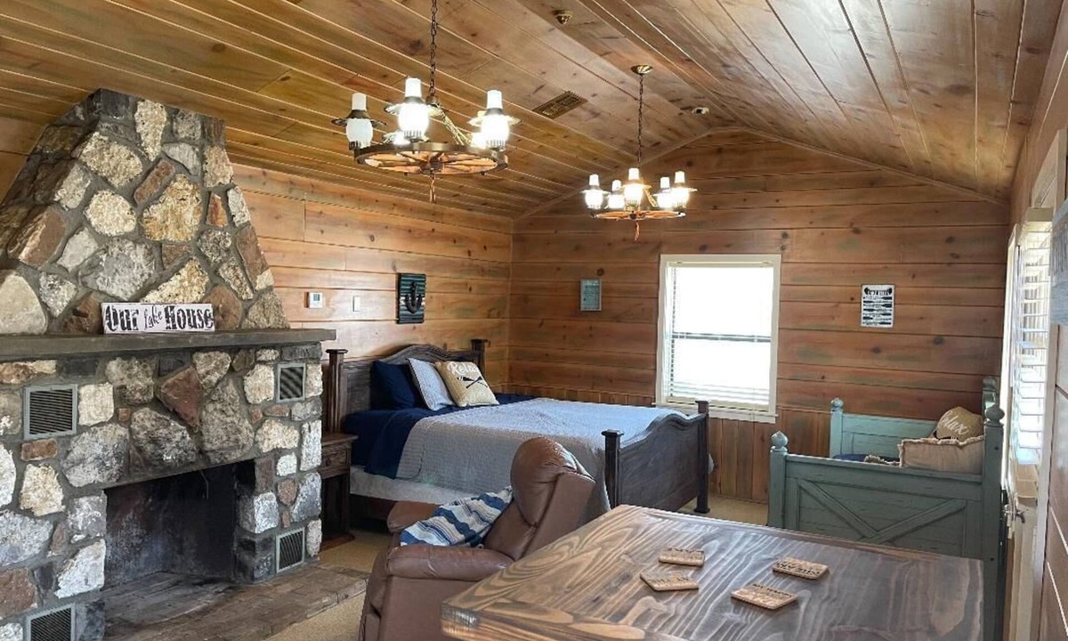 Dennis Cabin | Cabin 1 on beautiful Grand lake, great for fishing, swimming, and boating