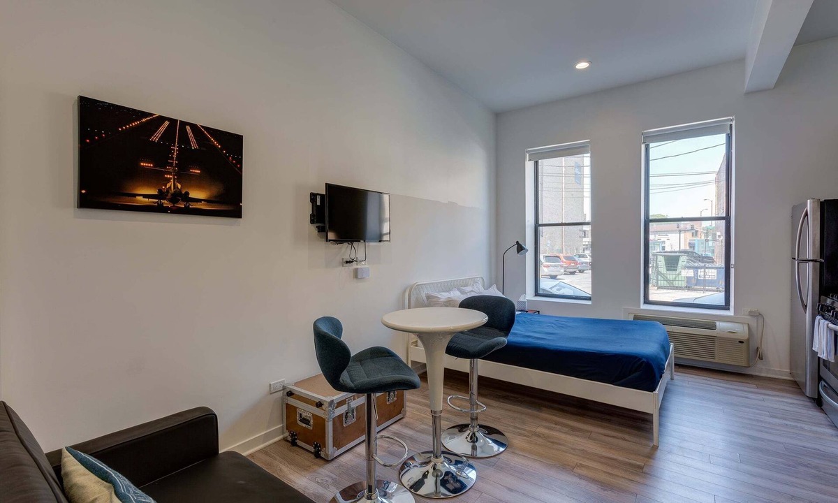 River West Apartment | Cabin 101 by 747 Lofts