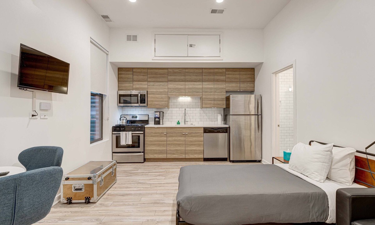River West Apartment | Cabin 105 by 747 Lofts