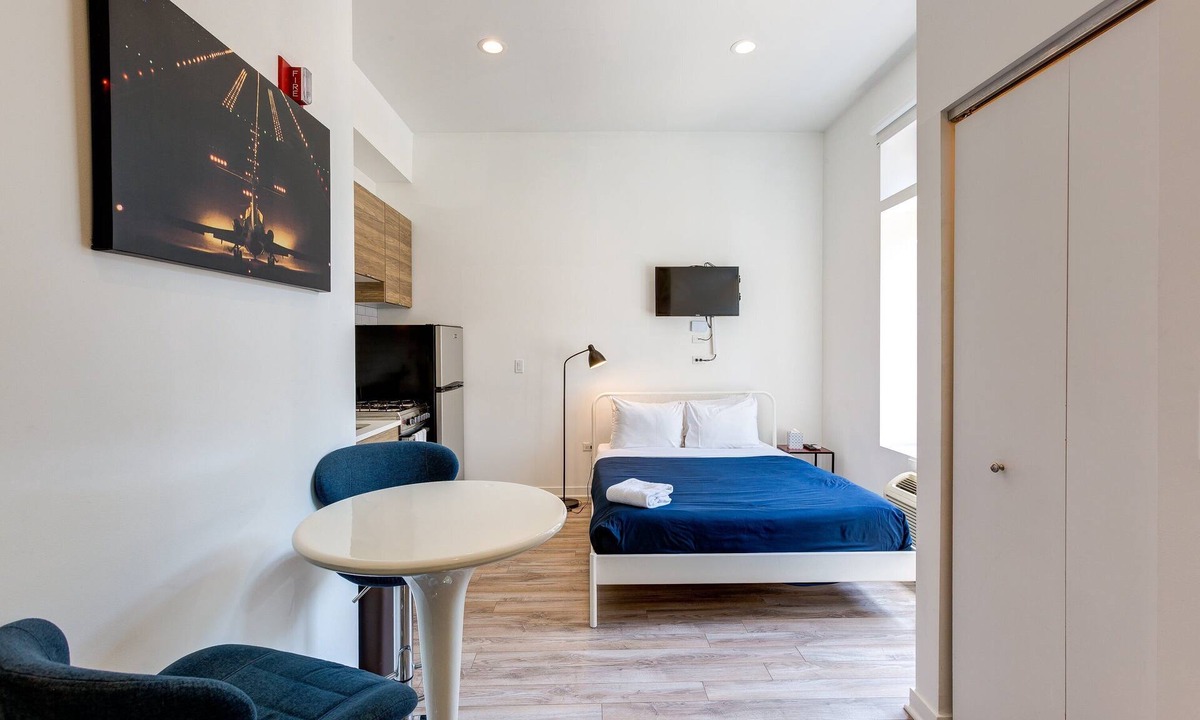 River West Apartment | Cabin 106 by 747 Lofts