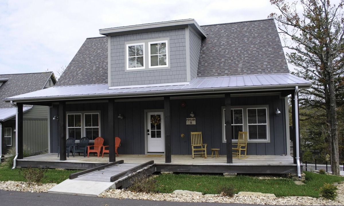 Kimberling City Cabin | Cabin #11 3 bedroom cabin, Modern, Scenic Views, oversized deck