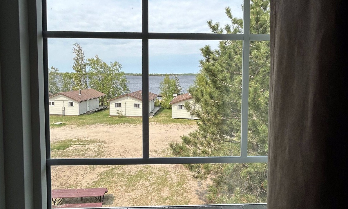 Lac du Bonnet Cabin | Cabin 12 "The Lookout" Lake View & Sandy Beach